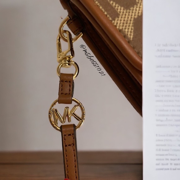 Michael Kors Beige/Luggage MK Lg Phone Wallet BRAND NEW - Picture 3 of 4